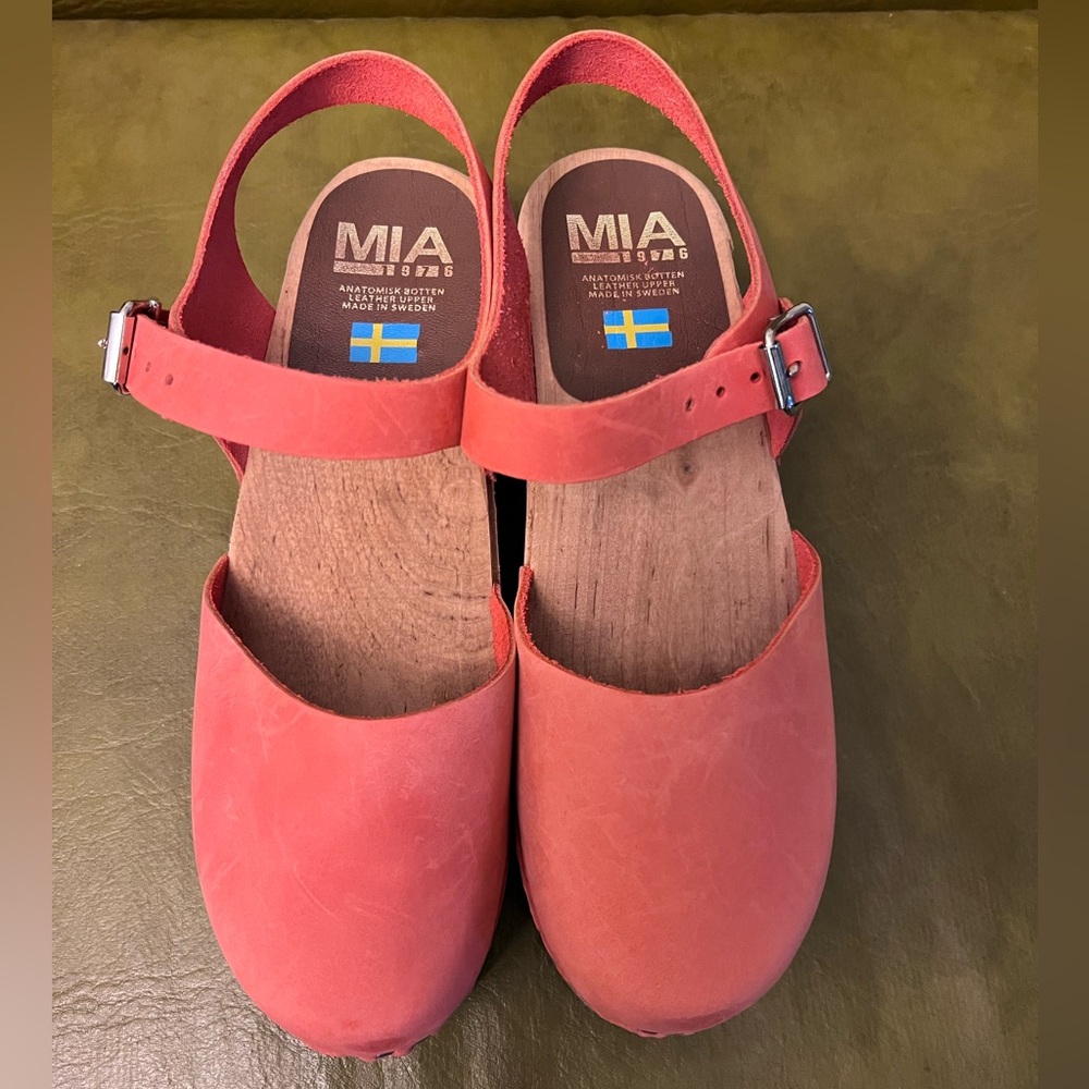 ☀️MIA| Free People | Coral Suede | EUR Size 40 (8.5—9)
NWOT